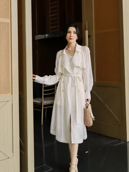 Fehér high-end széldzseki stílusú ruha a női nyári chiffon közepes hosszúságú, Brit stílus dupla soros kabát vékony